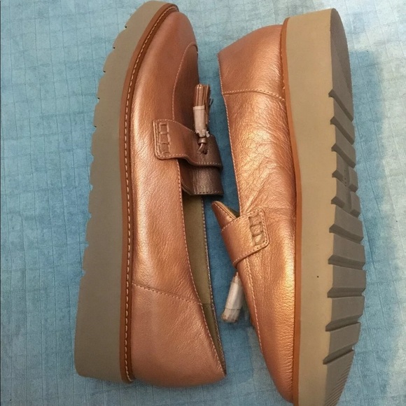 NATURALIZER AUGUST ROSE GOLD LOAFER SHOES . - Picture 4 of 8